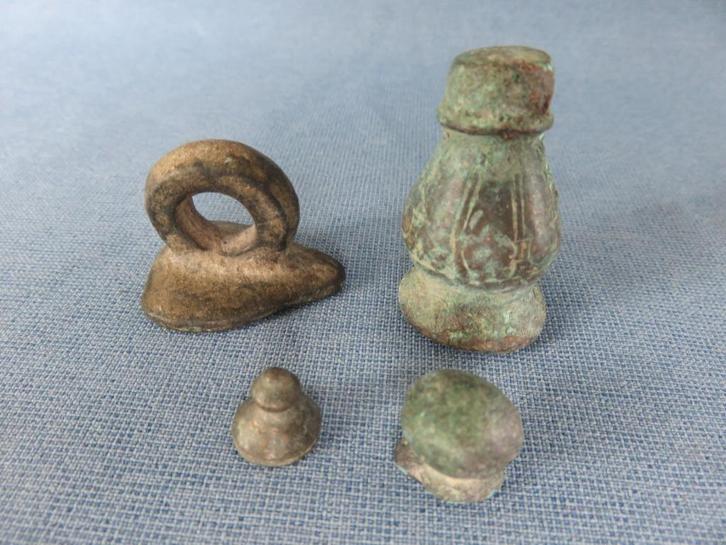 Middeleeuwen – knoppen - 10e . 12e eeuw - bodemvondsten, Antiek en Kunst, Antiek | Koper en Brons, Brons, Ophalen of Verzenden