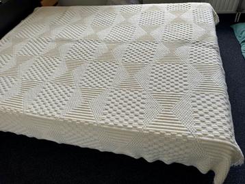 Vintage bedplaid kleur creme beschikbaar voor biedingen