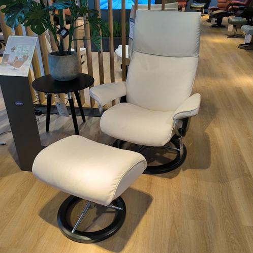 NIEUW: Leren Stressless Relaxfauteuil incl voetenbank, Huis en Inrichting, Fauteuils, Zo goed als nieuw, Leer, Metaal, 50 tot 75 cm