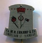 Fa.M.H. Erkamp & ZN Lindelaan Alkmaar blik speldje ( T_141 ), Verzamelen, Speldjes, Pins en Buttons, Verzenden, Zo goed als nieuw