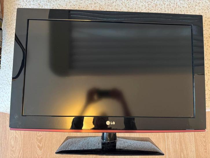 LG 32LD350 TV 32inch/ 81cm diag beeld met voet en muurbeugel, Audio, Tv en Foto, Televisies, Gebruikt, LCD, 80 tot 100 cm, Full HD (1080p)