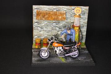 Diorama Vintage benzinestation 1:18 (motorfiets) beschikbaar voor biedingen