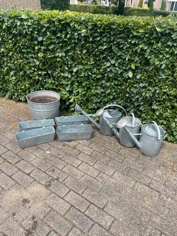Partij zinken Bloembakken Gieters  beschikbaar voor biedingen