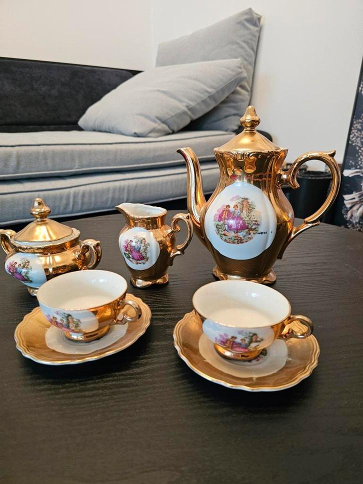 Gouden theeservies met romantische decoratie, Antiek en Kunst, Antiek | Servies compleet, Ophalen
