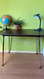 Vintage jaren zeventig tafel met formicablad e stalen poten., Gebruikt, Rechthoekig, Ophalen of Verzenden, 50 tot 75 cm