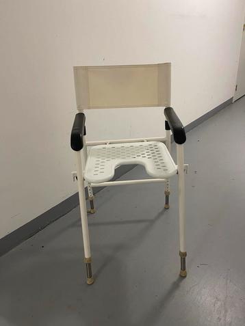 Douchestoel beschikbaar voor biedingen