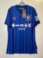 Ipswich Town Ed Sheeran Umbro 24/25 Home Maat S Nieuw, Blauw, Nieuw, Ophalen of Verzenden, Voetbal