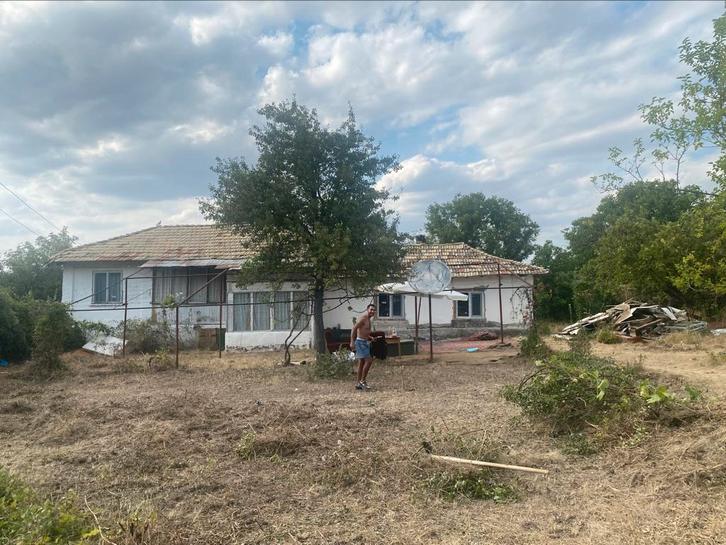 Ik verkoop een huis. In Bulgarija, Huis en Inrichting, Complete eetkamers, Ophalen of Verzenden