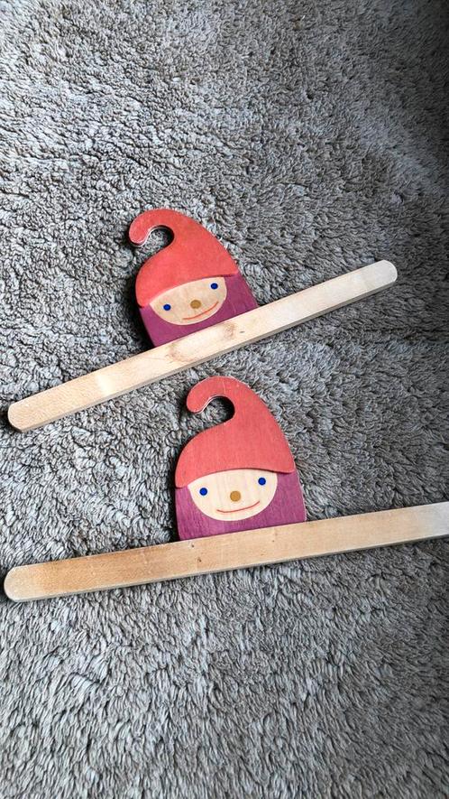 Twee vintage Selecta Spielzeug knaapjes kleerhangers, Kinderen en Baby's, Speelgoed | Houten speelgoed, Gebruikt, Ophalen of Verzenden