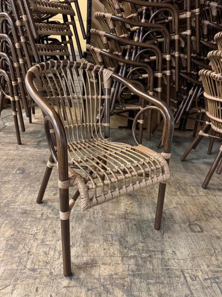 Klassieke Stapelbare Stoel met Armleuning - 37x Beschikbaar!, Huis en Inrichting, Stoelen, Gebruikt, Vijf, Zes of meer stoelen