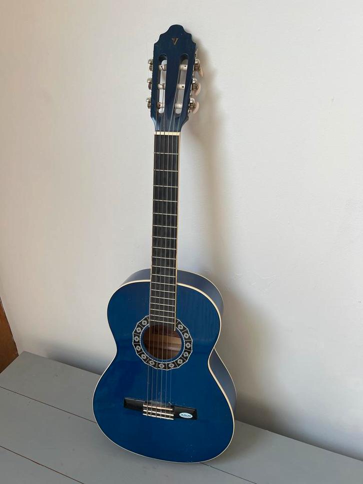 Blauwe Nubone Valencia spaanse akoestisch Gitaar, Muziek en Instrumenten, Snaarinstrumenten | Gitaren | Akoestisch, Gebruikt, Klassieke of Spaanse gitaar