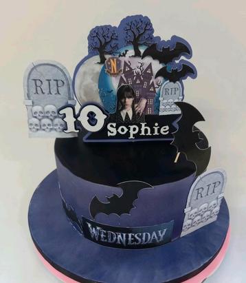 Taartsteker/Toppers Wednesday 16X14cm handgemaakt   
 beschikbaar voor biedingen