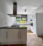 Complete keuken met schiereiland | Hoogglans wit / grijs, Huis en Inrichting, Keuken | Complete keukens, Ophalen, Gebruikt, Wit