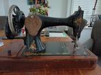Oude handnaaimachine werkt nog gewoon, Antiek en Kunst, Antiek | Naaimachines, Ophalen of Verzenden