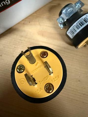 110 volt stekker 2 stuks nieuw voor montage aan netsnoer beschikbaar voor biedingen
