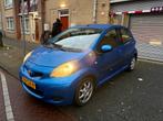 Toyota Aygo 1.0 12V Vvt-i 5DRS 2012 Blauw, Voorwielaandrijving, 68 pk, Origineel Nederlands, Handgeschakeld