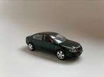 model Skoda Superb sedan, groen 1/43, Kaden bespeeld, Hobby en Vrije tijd, Modelauto's | 1:43, Ophalen of Verzenden, Gebruikt
