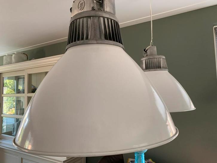 Oost-Duitse Fabriekslampen, twee stuks, Huis en Inrichting, Lampen | Hanglampen, Gebruikt, 50 tot 75 cm, Metaal, Ophalen