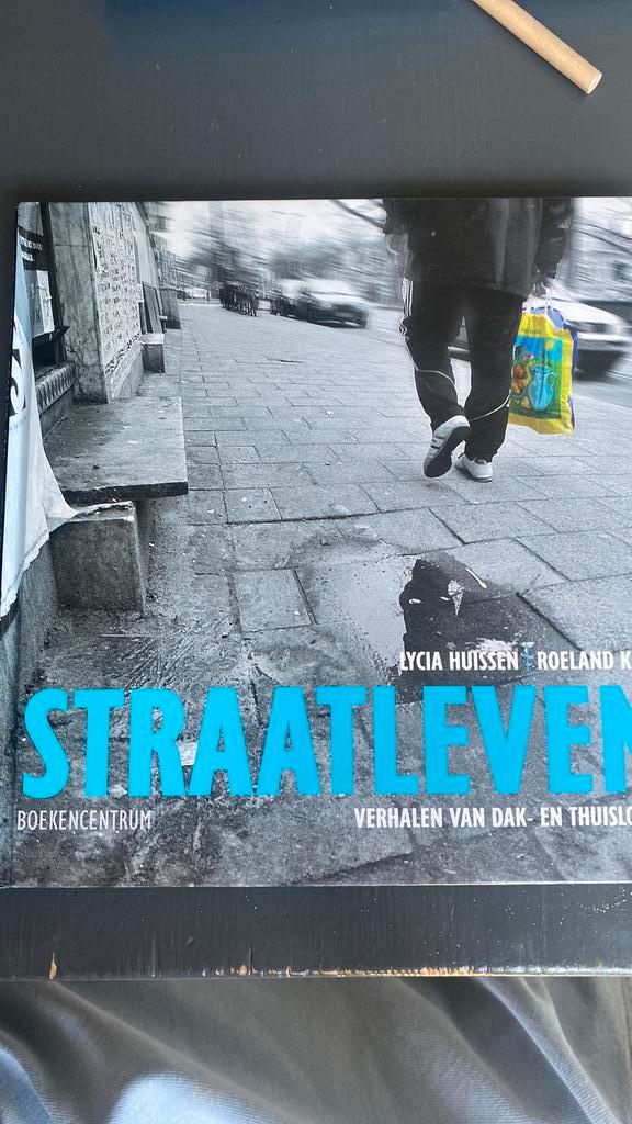 L. Huissen - Straatleven, Boeken, Politiek en Maatschappij, Zo goed als nieuw, Maatschappij en Samenleving, Ophalen of Verzenden