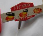 Pin - VICTRIX - taart mix, Verzamelen, Speldjes, Pins en Buttons, Ophalen, Zo goed als nieuw, Merk, Speldje of Pin