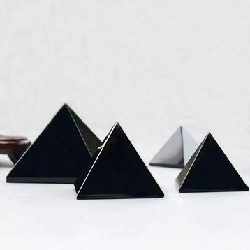 Natuurlijke Obsidiaan Piramide Decoratie (5 cm in diameter) beschikbaar voor biedingen