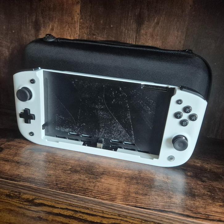 Nintendo Switch Nitrodeck + Skull & Co Max Carrycase, Spelcomputers en Games, Spelcomputers | Nintendo Consoles | Accessoires