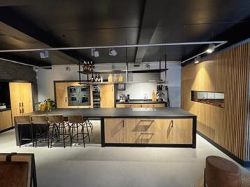 Tijdloze massief houten keuken met Gaggenau apparatuur beschikbaar voor biedingen