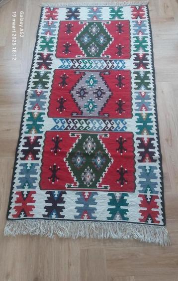 mooie kelim in frisse kleuren beschikbaar voor biedingen