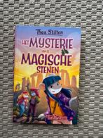 Thea Stilton - Het mysterie van de magische stenen, Boeken, Ophalen of Verzenden, Zo goed als nieuw, Thea Stilton