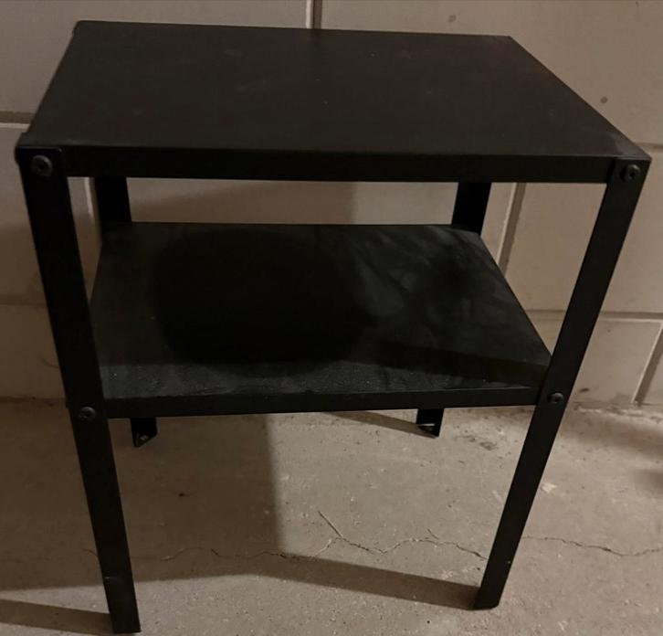 IKEA KNARREVIK Nachtkastje / Bijzettafel, Huis en Inrichting, Tafels | Bijzettafels, Gebruikt, Rechthoekig, 45 tot 60 cm, Minder dan 55 cm