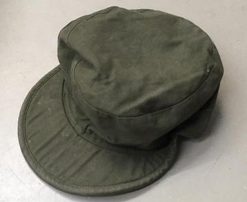Militaire pet maat59 uit 1979 + aluminium veldfles met hoes beschikbaar voor biedingen