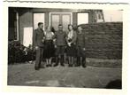 FOTOOTJE TERHEIJDEN  1940 DUITSE SOLDATEN met vrouwen 174, Verzenden, Landmacht, Nederland, Foto of Poster