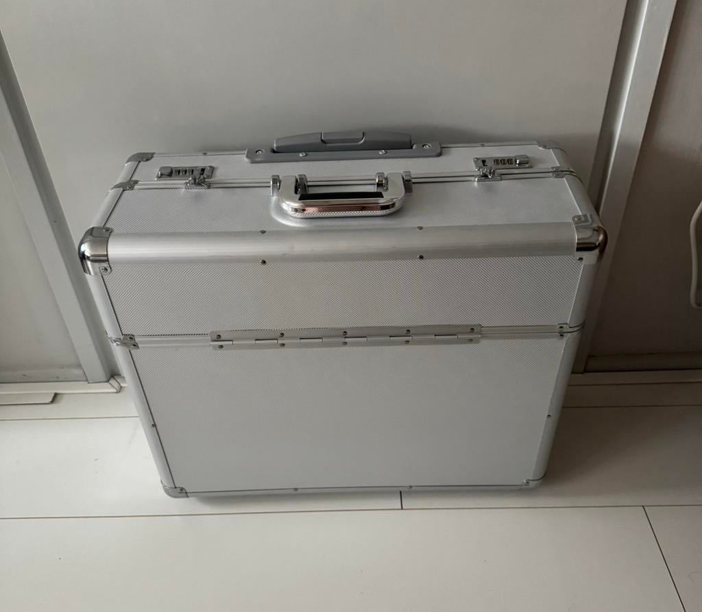 Pilotenkoffer, Businesskoffer, Sieraden, Tassen en Uiterlijk, Koffers, Hard kunststof, Minder dan 50 cm, Zo goed als nieuw, Wieltjes