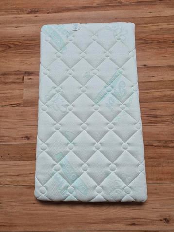 Babywieg matras 70x40 cm – nauwelijks gebruikt beschikbaar voor biedingen