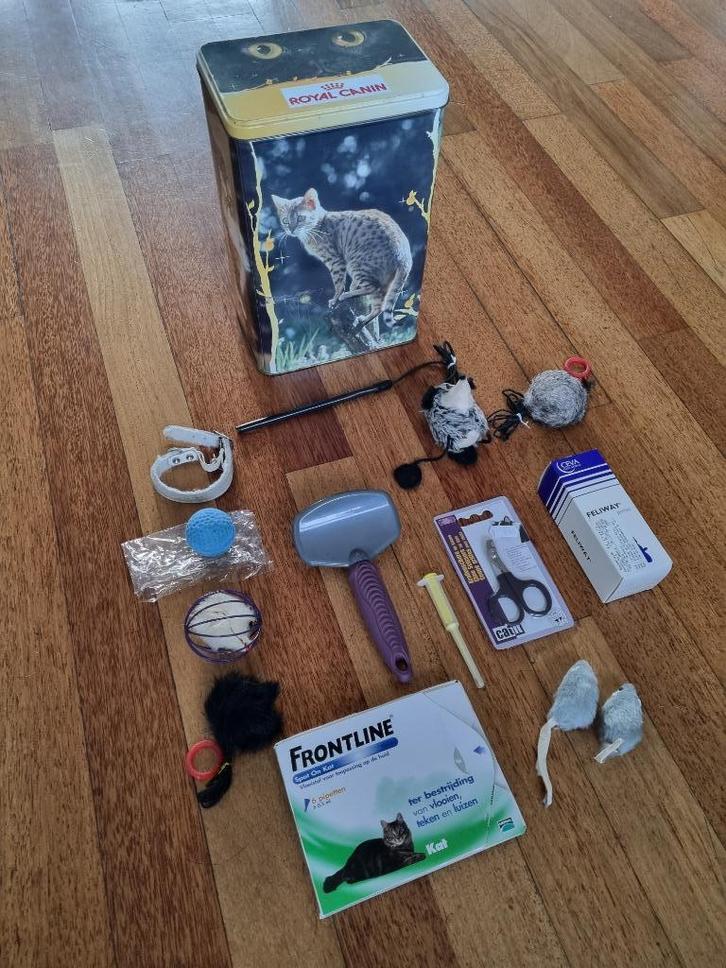 Diverse kattenspulletjes (borstel, speeltjes, schaartje), Dieren en Toebehoren, Katten-accessoires, Zo goed als nieuw, Ophalen