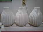 3 witte vaasjes, Ophalen, Wit, Aardewerk of Porselein, Zo goed als nieuw