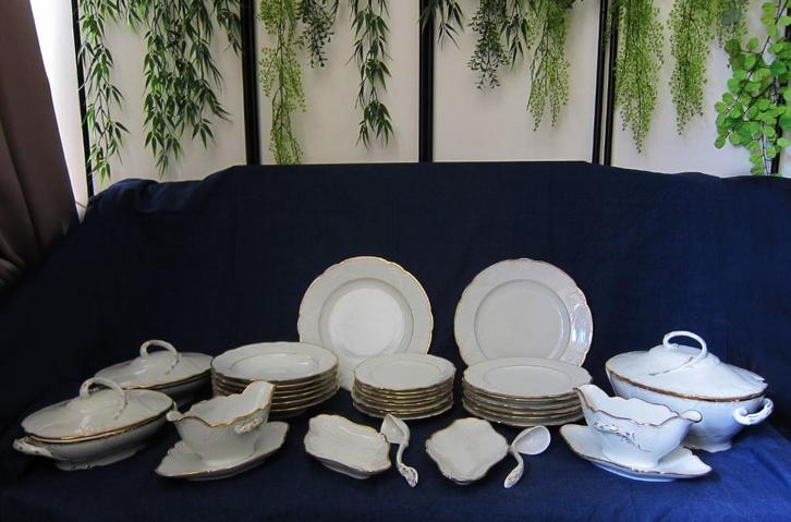 Antiek H&C Schlaggenwald servies, wit met gouden randjes, Antiek en Kunst, Antiek | Servies compleet, Ophalen of Verzenden