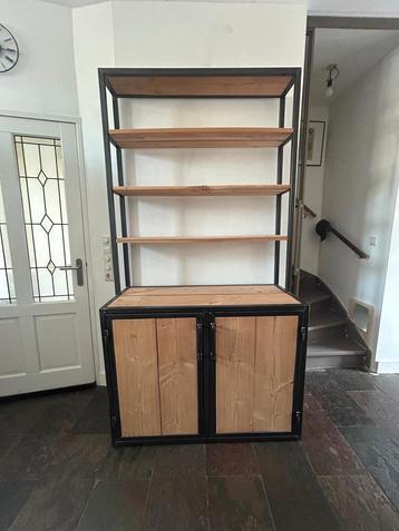  Industriële buffetkast Douglas hout & staal – topstaat beschikbaar voor biedingen