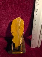 Geel jaspis vuistbijl zeldzaam, Ophalen of Verzenden, Geel, Overige materialen