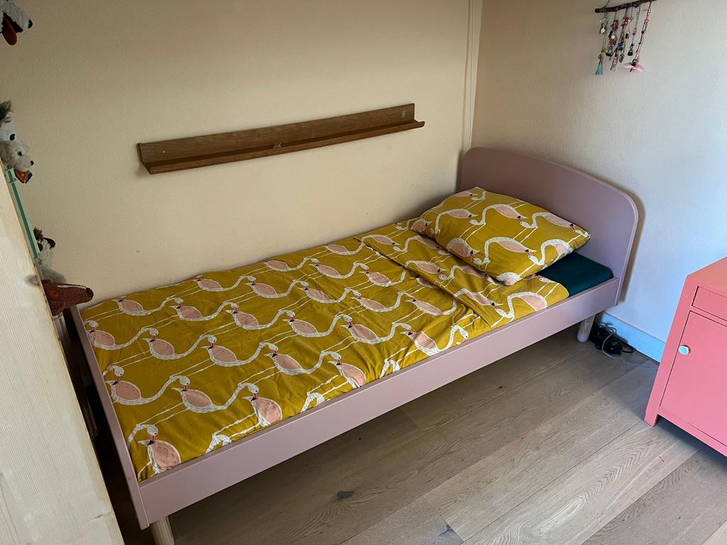 Roze kinderbed 2.00m x 0.80m incl. matras, Kinderen en Baby's, Ophalen, Gebruikt, 70 tot 85 cm, Lattenbodem