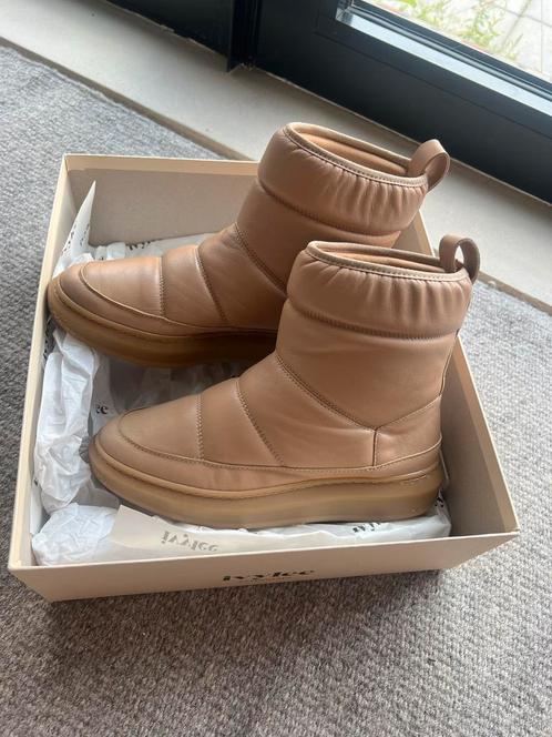 Ivylee Laarsjes Maat 38, Kleding | Dames, Schoenen, Zo goed als nieuw, Lage of Enkellaarzen, Beige, Ophalen of Verzenden
