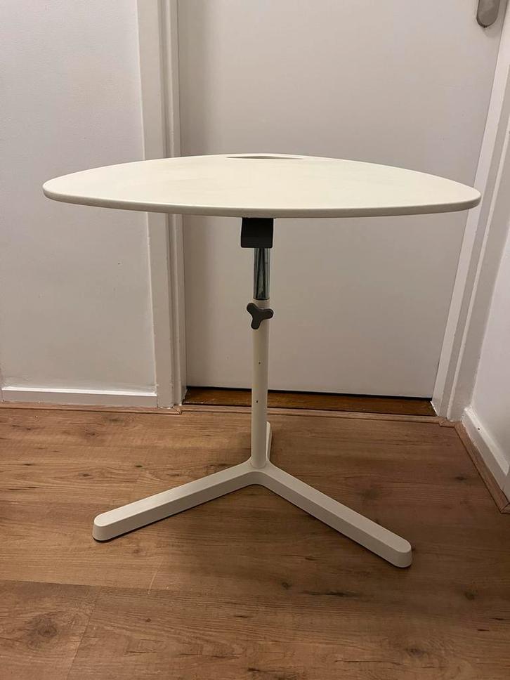 Ikea Laptoptafel - Verstelbaar!, Huis en Inrichting, Tafels | Bijzettafels, Gebruikt, Ovaal, 45 tot 60 cm, Minder dan 55 cm, Kunststof