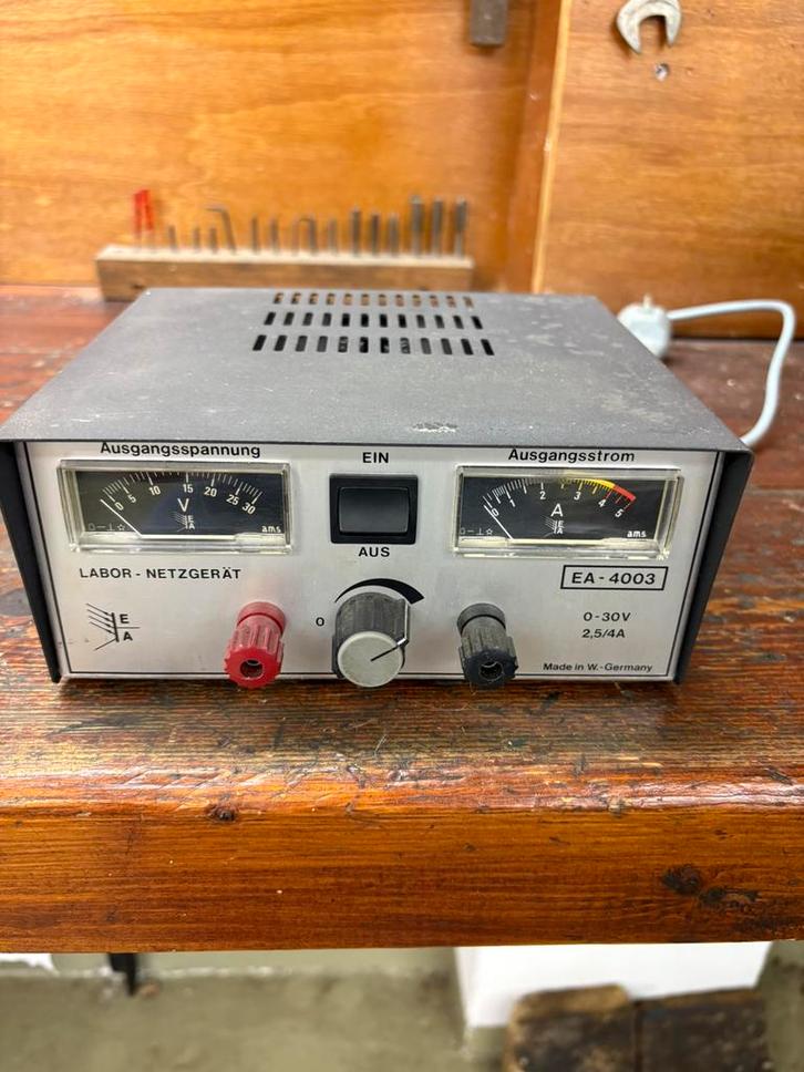 Laboratorium voeding – 0-30V / 2,5-4A, Doe-het-zelf en Verbouw, Meetapparatuur, Ophalen of Verzenden