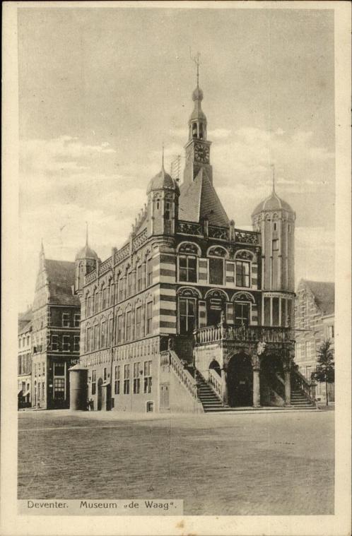 Deventer, 2 krt. De Waag (1916/ ca 1925), Verzamelen, Ansichtkaarten | Nederland, Gelopen, Overijssel, Voor 1920, Ophalen of Verzenden