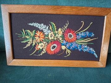 Vintage geborduurd boeket beschikbaar voor biedingen