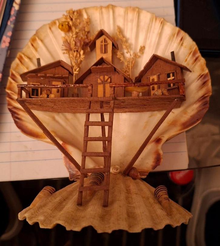 Oesterschelp met Miniatuur Huisjes - Thais Kunstwerk, Antiek en Kunst, Curiosa en Brocante, Ophalen