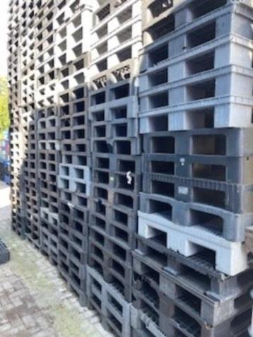 Kunststofpallets 120x100 cm / 120x80 cm beschikbaar voor biedingen