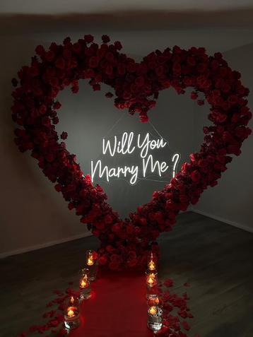 Te Huur: Marry Me Proposal set/ verloving set hart boog beschikbaar voor biedingen