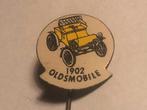 Metalen OLDSMOBILE 1902 AUTOMODEL Speld (Geel/Zwart/Wit)., Verzenden, Zo goed als nieuw, Transport, Speldje of Pin