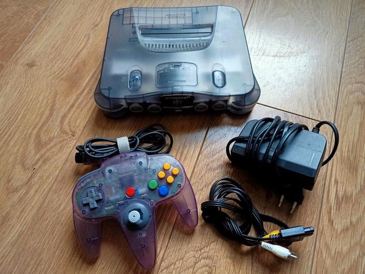 Nintendo N64 funtastic Smoke + Atomic purple controller, Spelcomputers en Games, Spelcomputers | Nintendo 64, Zo goed als nieuw